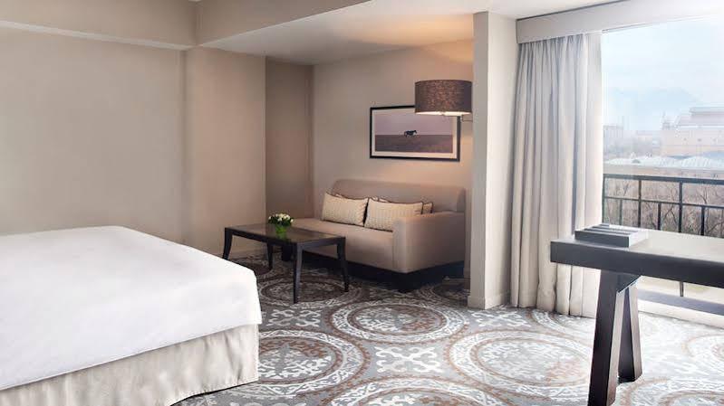 Hotel Hyatt Regency Bishkek Esterno foto