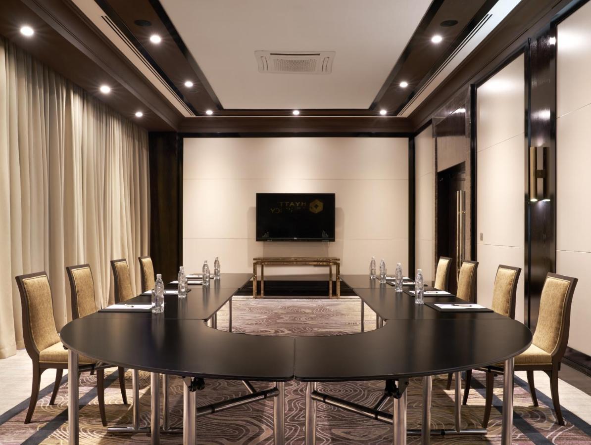 Hotel Hyatt Regency Bishkek Esterno foto