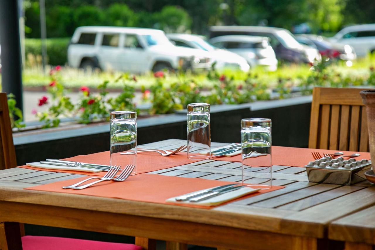 Hotel Hyatt Regency Bishkek Esterno foto