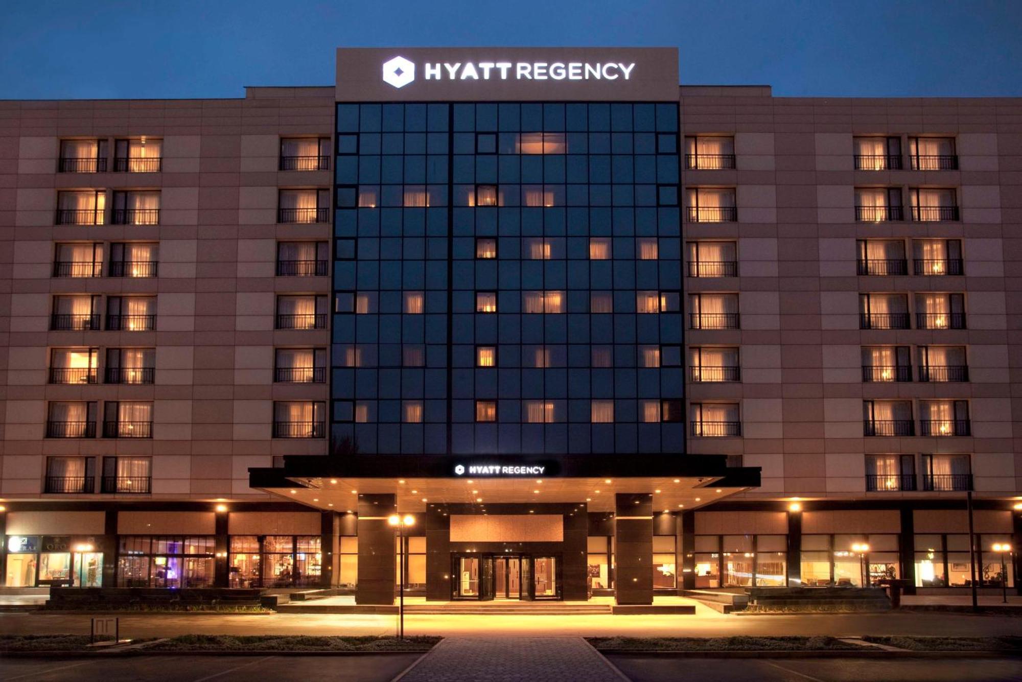 Hotel Hyatt Regency Bishkek Esterno foto